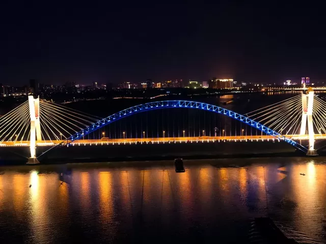 Liancheng Bridge and Liancheng Avenue, Xiangtan — photo 2
